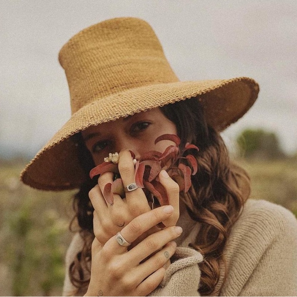 ISO Lauren Manoogian hat.